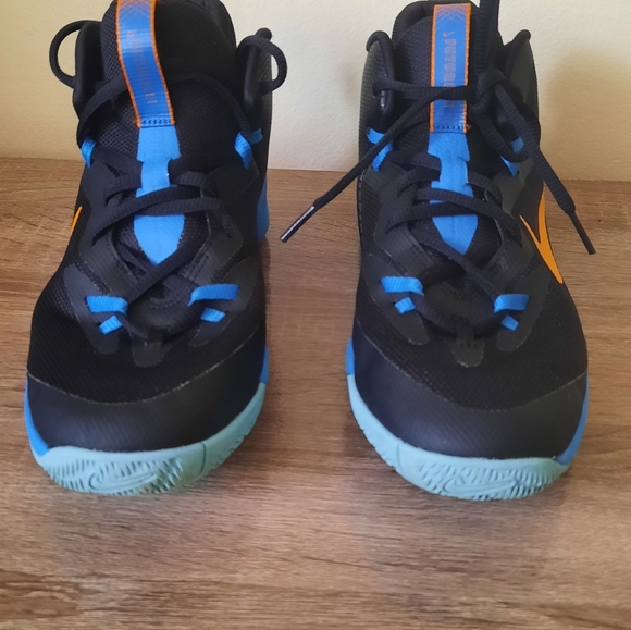 Shoes - Picture 2 of 7